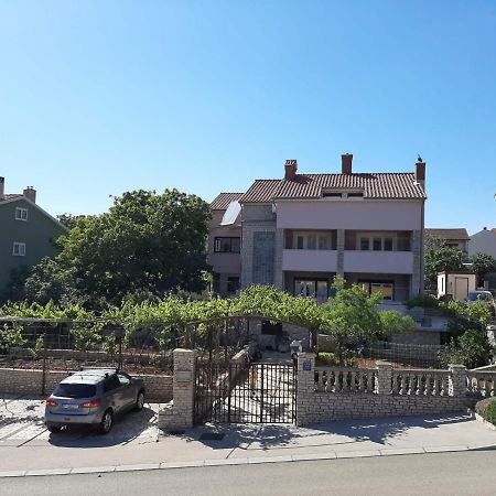 Apartments Renato Muzic Cres Exterior photo