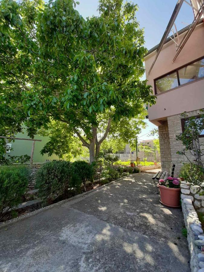 Apartments Renato Muzic Cres Exterior photo