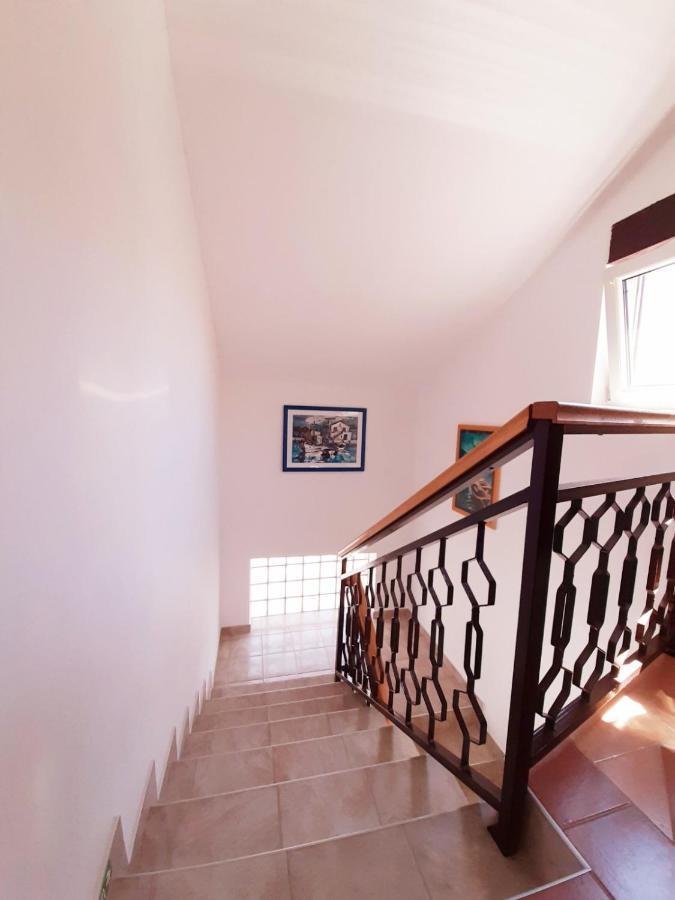 Apartments Renato Muzic Cres Exterior photo